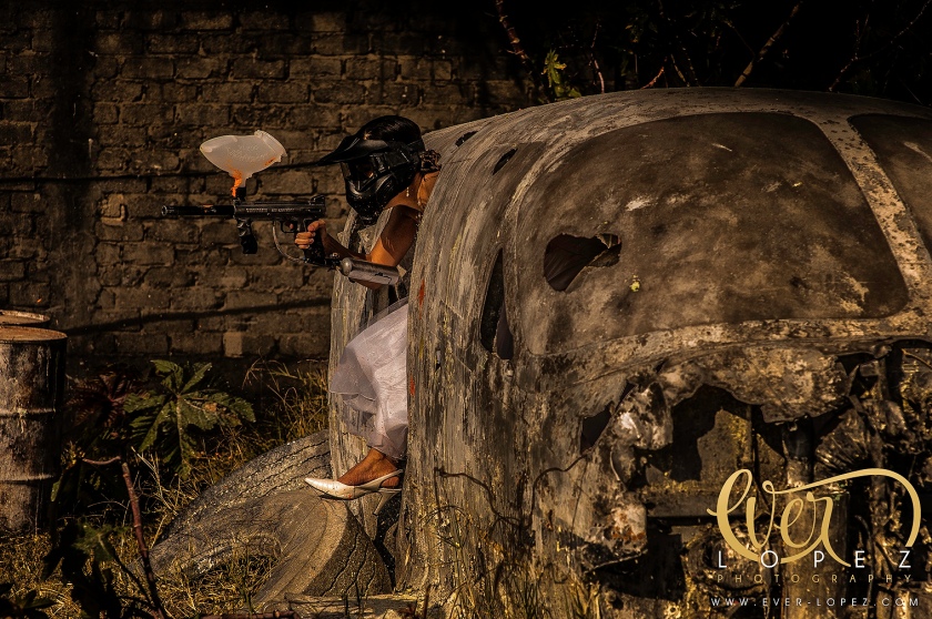 mexican trash the dress pictures paintball mexico wedding photographer Ever Lopez